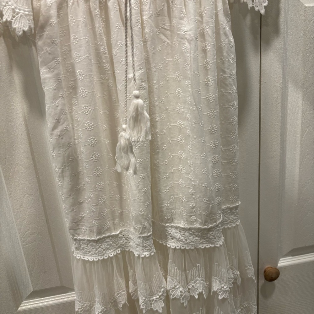 Elegant White Lace Maxi Dress - Picture 9 of 10
